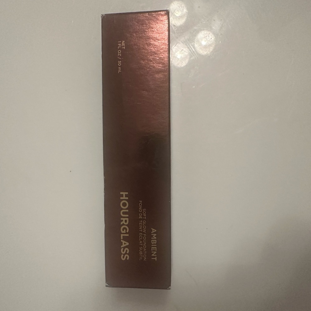 Hourglass Ambient Soft Glow Foundation in Shade 4